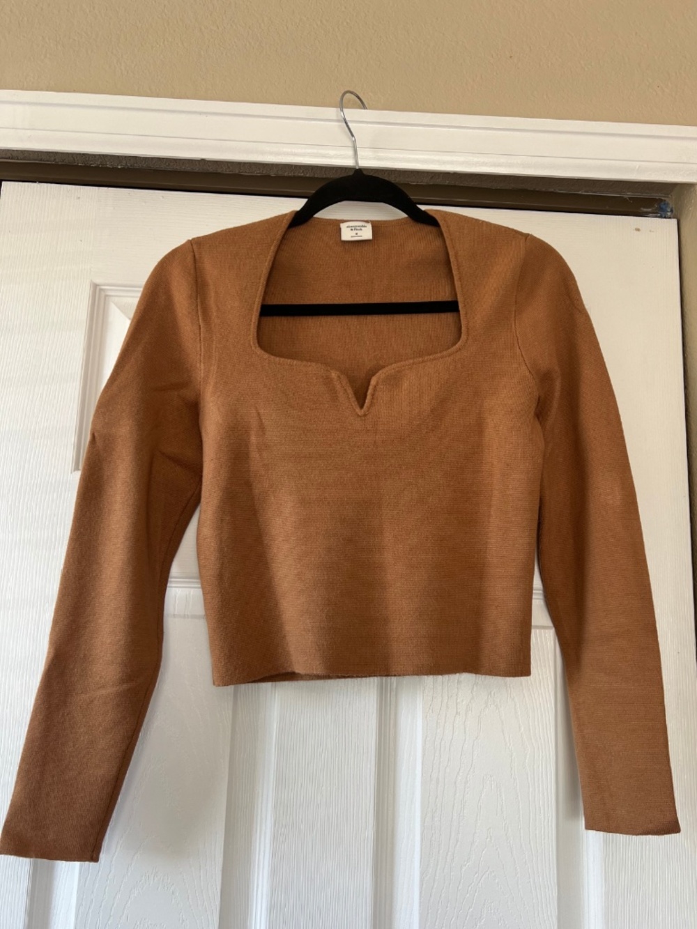 Abercrombie Camel Knit Crop Sweater V Neck Long Sleeve Size M